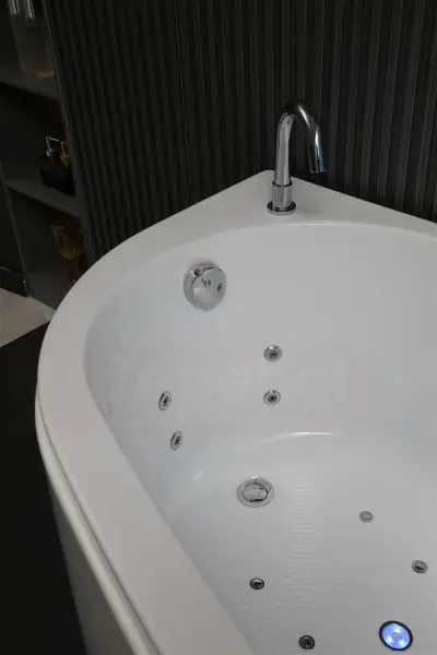Wanna z hydromasażem EB-101 L LEWA  prostokątna 170cmx101cmx63cm  DYSZE OBROTOWE, PILOT