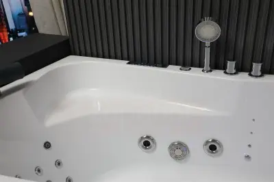 Wanna z hydromasażem EB-101 R PRAWA prostokątna 170cmx101cmx63cm  DYSZE OBROTOWE, PILOT
